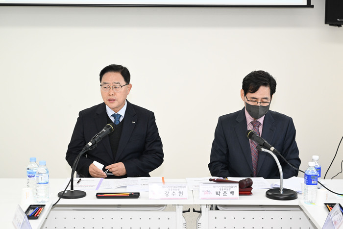 양주시(시장 강수현)는 지난 16일 삼숭동 복합커뮤니티센터 내 회의실에서 제8기 양주시 지역사회보장협의체(공동위원장 박춘배) 2022년 제4차 대표협의체 회의를 개최했다. / 사진 - 양주시 제공