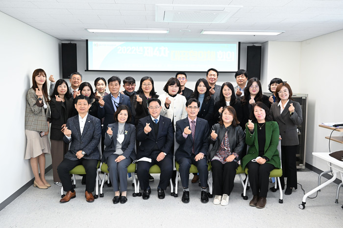 양주시(시장 강수현)는 지난 16일 삼숭동 복합커뮤니티센터 내 회의실에서 제8기 양주시 지역사회보장협의체(공동위원장 박춘배) 2022년 제4차 대표협의체 회의를 개최했다. / 사진 - 양주시 제공