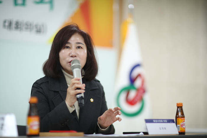 김경희 화성시의회 의장이 2023. 2. 9.(목) 송산면사무소에서 화성시기업인협의회 간담회에 참석하여 관내 기업체의 경영환경 개선을 위한 소통에 적극 나섰다.