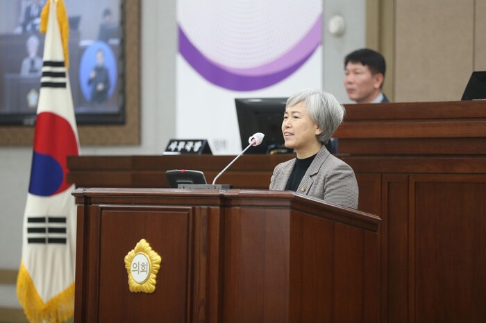 윤경선 수원특례시의회 의원(진보당, 평·금곡·호매실동)은 15일 제373회 임시회 제1차 본회의에서 5분 자유발언대에 올라 미개설 소방도로 개설 예산 증액 편성 및 돌봄 노동자 지원 예산 증액 편성을 촉구했다.