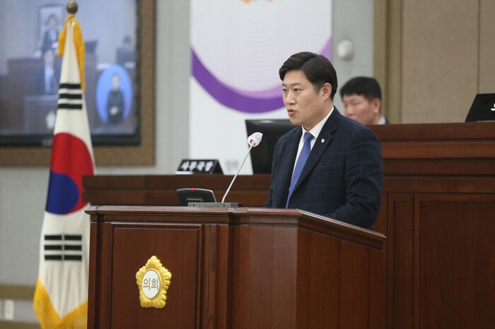 수원특례시의회 김동은 의원(더불어민주당, 정자1‧2‧3동)이 15일 열린 제373회 수원시의회 임시회 제1차 본회의에서 5분 자유발언대에 올라 ‘수원특례시 테마파크 건립’을 요청했다.