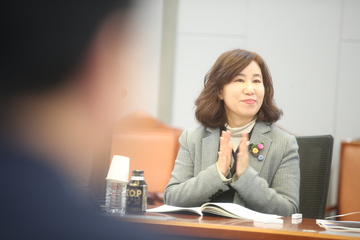 화성시의회(의장 김경희)은 27일 국회의원회관에서 국회의원이 주관한 경기도 통합교육지원청 분리·신설 토론회에 참석했다.