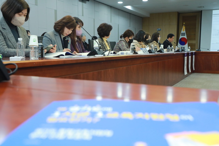 화성시의회(의장 김경희)은 27일 국회의원회관에서 국회의원이 주관한 경기도 통합교육지원청 분리·신설 토론회에 참석했다.