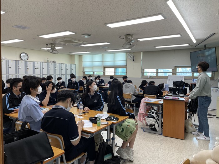 오산시(시장 이권재)는 관내 중고등 학생들을 대상으로 한 “2023년 사회적경제 청소년 소셜디자인스쿨”을 3월부터 11월까지 학교별 일정에 맞춰 진행한다