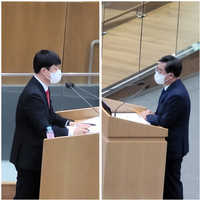 지난해 9월 20일 경기도의회 본회의장에서 유영일 도의원이 '1기 신도시 재정비' 관련 도정질의를 진행, 김동연 경기도지사가 답변하고 있다. / 김교민 기자 ©