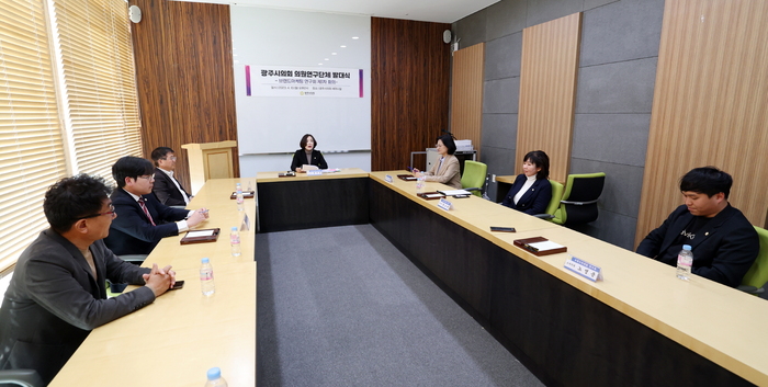 우측부터 광주시의회 노영준 의원, 황소제 의원, 주임록 의장, 최서윤 의원, 허경행 의원, 이주훈 의원