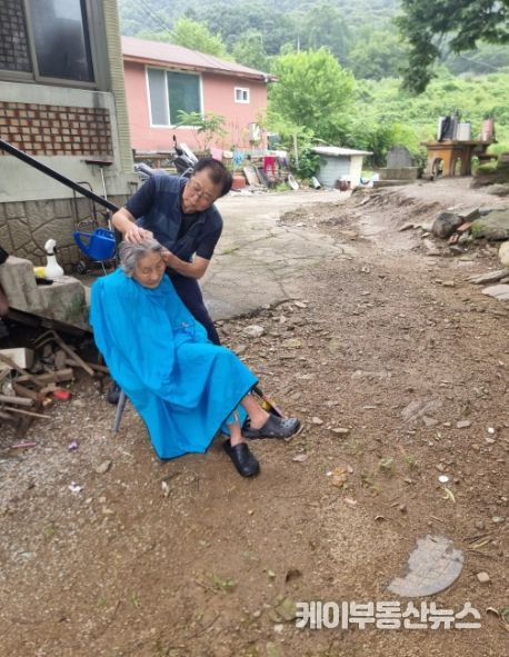 동두천시 보산동 잔디이발관, 걸산동 이발 봉사로 폭염 ‘싹둑’