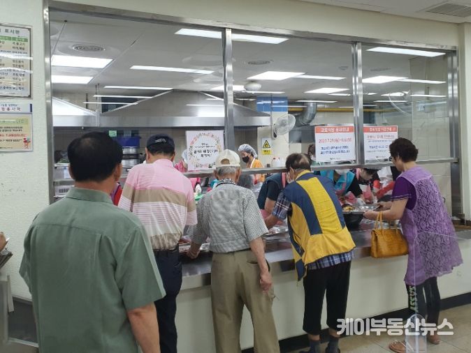 수원시 권선구 구운동 주민자치회, 어르신 대상 급식봉사 실시