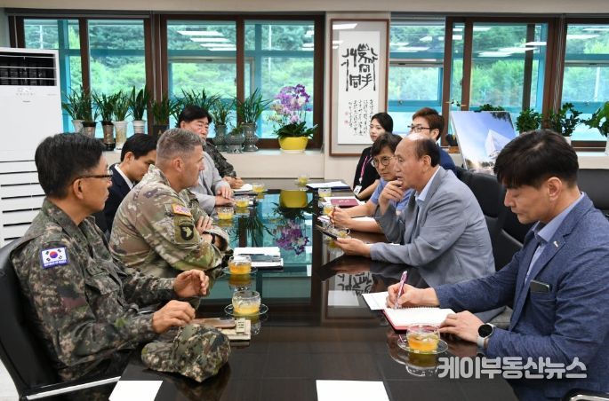 미2사단/한미연합사단장, 동두천시장 공식 면담…한미관계 강화 논의