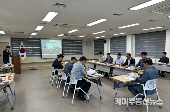 지난 24일 맑은물사업소 2층 대회의실에서 열린 ‘김포시 수도정비계획 (변경)수립 및 상수도관망 전문기술진단 용역’ 착수보고회