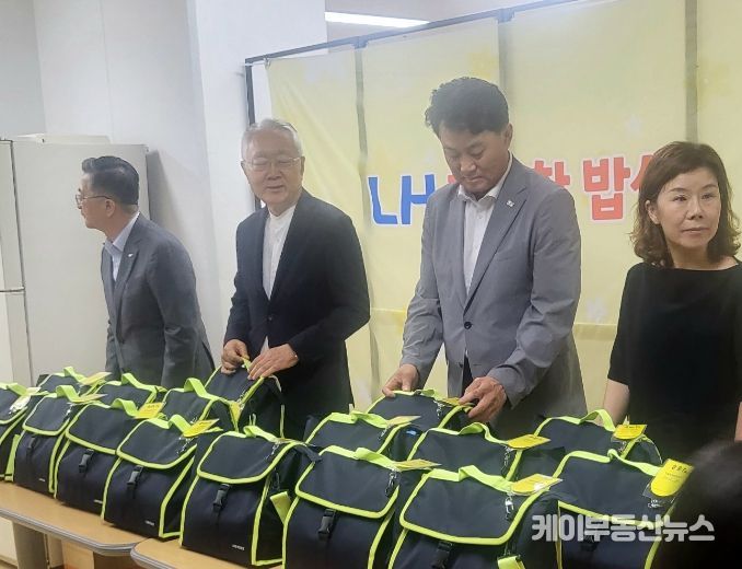 사랑의 밥상 도시락 전달