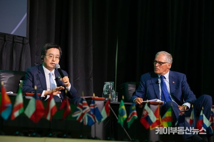 19일 오전 킨텍스 제2전시장에서 열린 서울 클라이밋 리얼리티 리더십 트레이닝에서 김동연 경기도지사가 인사말을 하고 있다.