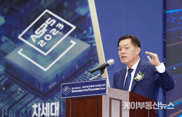 이재준 수원시장이 개회사를 하고 있다.
