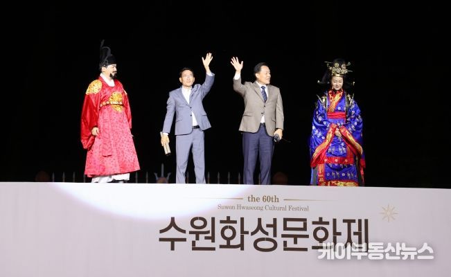수원특례시의회 김기정 의장, 시민들과 반가운 인사