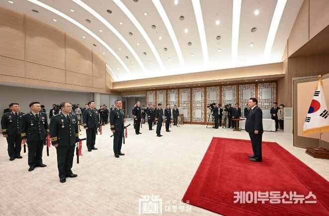 11월 6일 윤석열 대통령은 중장 진급·보직 신고 및 삼정검 수치 수여식을 가졌다.
