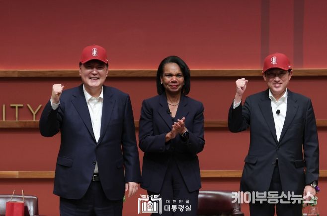 11월 17일 윤석열 대통령은 스탠포드대 한일 정상 좌담회에 참석했다.