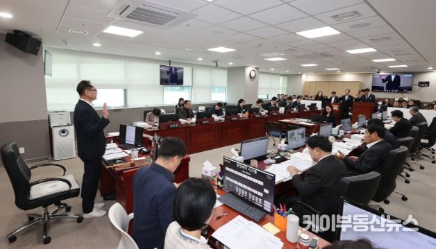 경제노동위원회, 미래성장산업국.경기경제자유구역청.차세대융합기술연구원 2023년 행정사무감사 실시