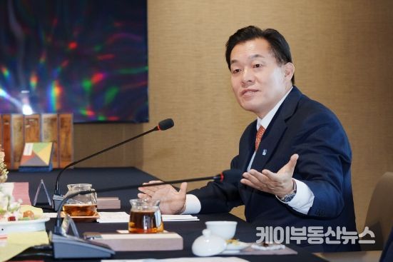 이재준 수원시장이 발언하고 있다.