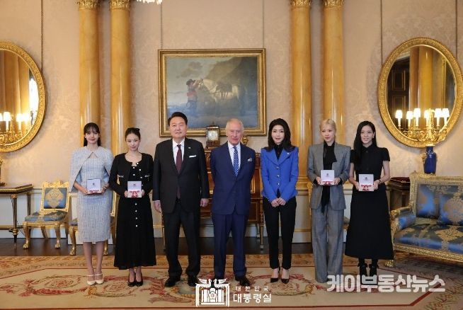 11월 22일 윤석열 대통령 부부는 문화 예술인 격려 행사에 참석했다.