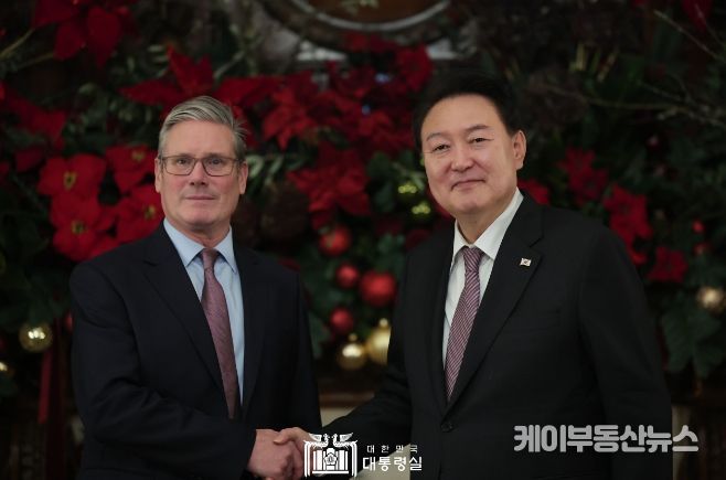 11월 22일 윤석열 대통령은 홀본 세인트판크라스 노동당 당수를 접견했다.
