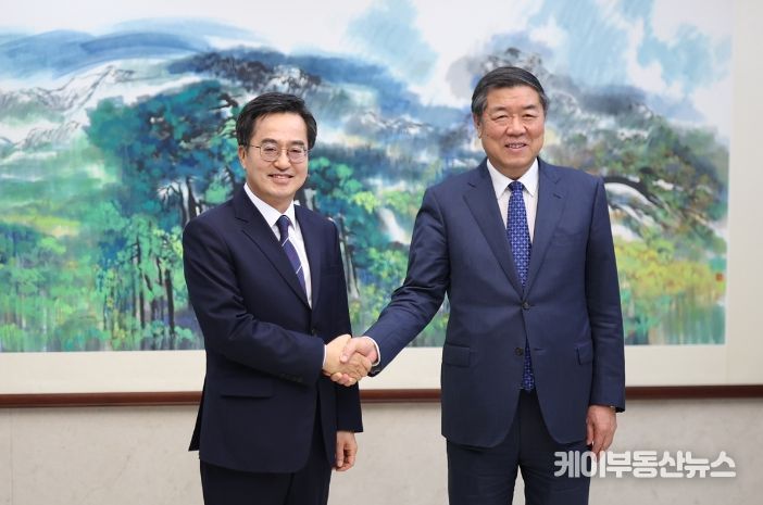 11월 2일 중국 베이징에서 허리펑 중국공산당 정치국위원 겸 중국 국무원 부총리 면담