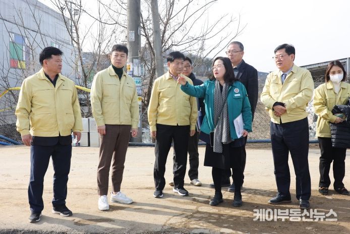 경기도의회 도시환경위원회, 하천 오염수 유출 방제·복구현장 찾아