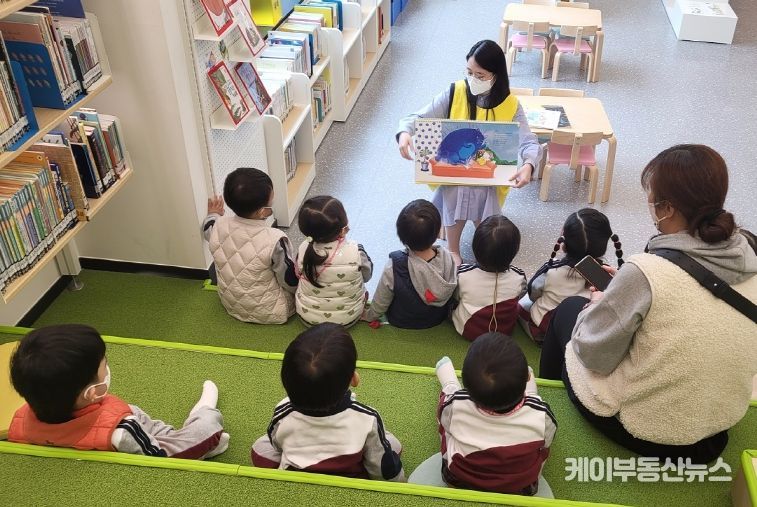 파주중앙도서관, 견학 프로그램 ‘책 읽어주는 도서관’ 운영