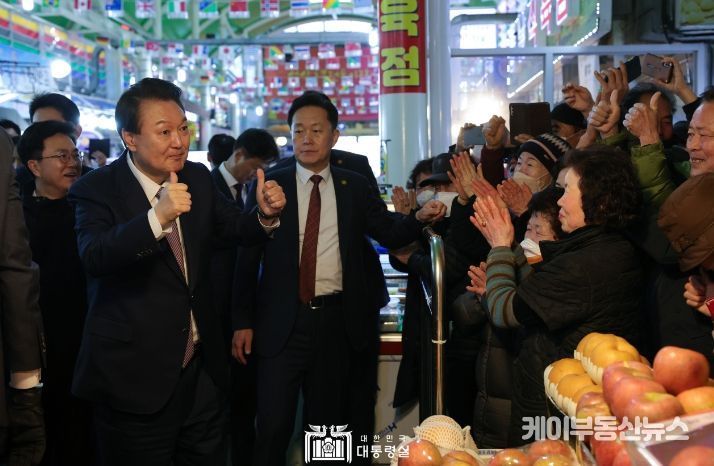 2월 26일 윤석열 대통령은 충남 서북부 지역을 대표하는 서산 동부 전통시장을 방문했다.
