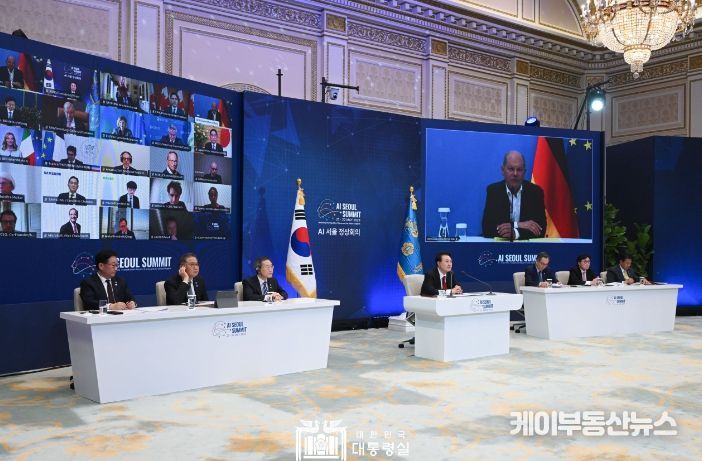 5월 21일 윤석열 대통령은 영국 수낙 총리와 공동으로 'AI 서울 정상회의'를 주재했다.