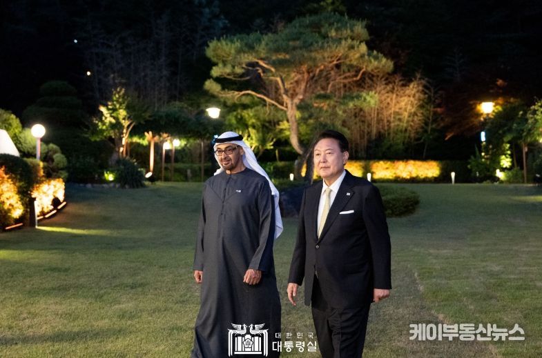 5월 29일 윤석열 대통령 부부는 관저에서 국빈 방한 중인 「모하메드 빈 자이드 알 나흐얀(Mohamed bin Zayed Al Nahyan)」 아랍에미리트연합국(UAE) 대통령과 차담을 가졌다.