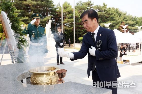 염종현 경기도의장, 6일 ‘제69회 현충일 추념식’ 참석