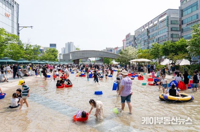 주말엔 안산문화광장에서 즐기자‘첨벙! 첨벙! 물놀이터’운영