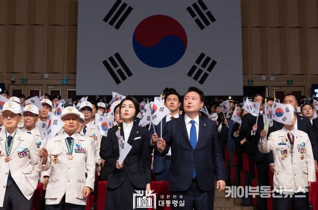 6월 25일 윤석열 대통령 부부는 대구 엑스코에서 개최된 ‘6‧25전쟁 제74주년 행사’에 참석했다.