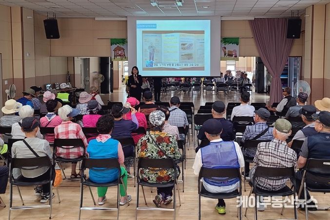 의정부시, 폐지수집 어르신 안전교육 및 하절기 물품 지원