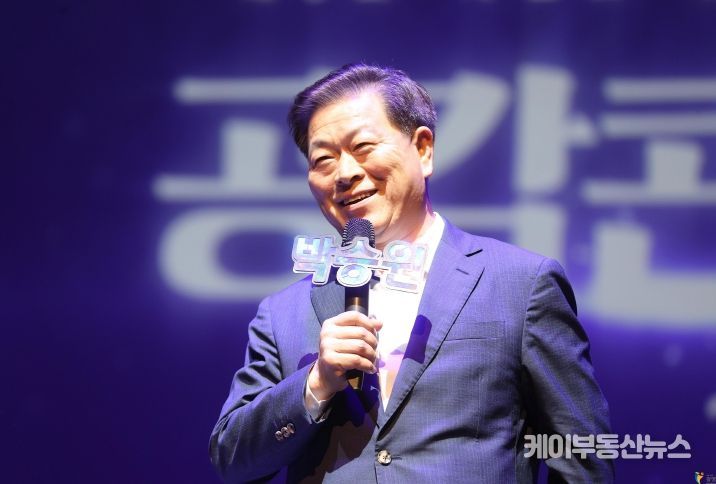 6월22일 오후 시민회관에서 열린 제5회 시민과 함께 만들어가는 공감콘서트에 참석한 박승원 광명시장이 시민들과 토크콘서트를 진행했다