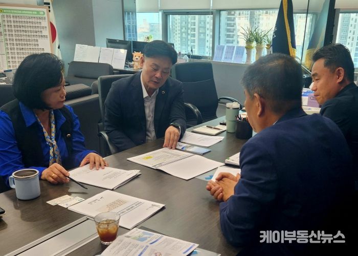경기도의회 제1부의장 정윤경 도의원과 더불어민주당 최종현 대표의원, 경기해양안전체험관 주요 현안사업 점검