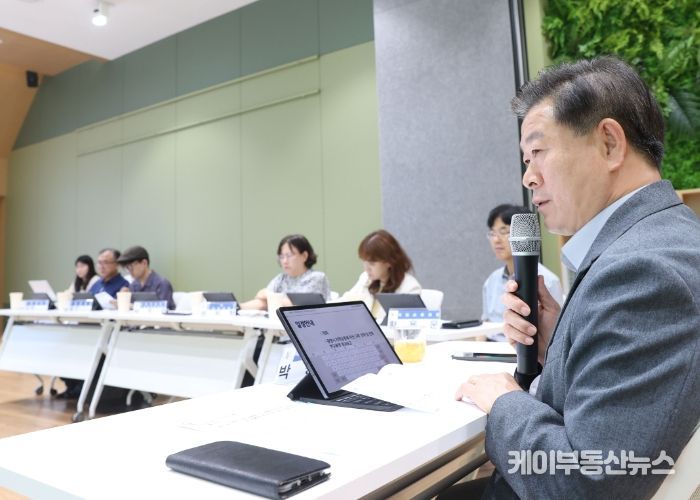 13일 광명시 인생플러스센터에서 열린 '광명시 지역공동체 자산구축을 위한 정책 및 전략 연구용역 착수보고회' 현장 모습.
