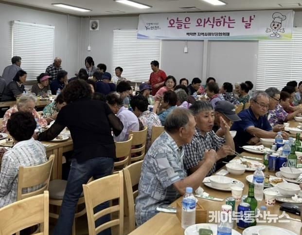 연천군 백학면 지역사회보장협의체, 저소득 어르신에 '여름나기 보양식' 나눔