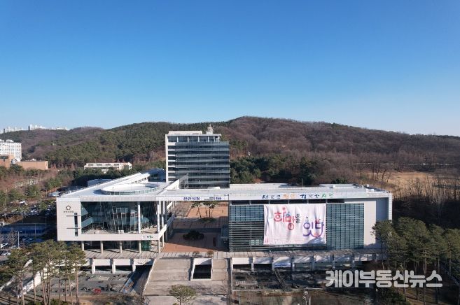 주미유통과 ㈜푸드랑이 27일 ‘우리아이 수호천사 되어주기’ 캠페인에 동참해 천안시복지재단에 우유 3,200개를 전달했다.