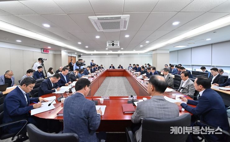 김태흠 지사, “도민과 약속, 적극행정 펼쳐 달라”
