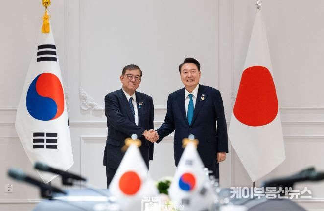10월 10일 아세안 관련 정상회의 참석차 라오스 비엔티안을 방문 중인 윤석열 대통령은 오늘 (현지시간)15시 45분부터 16시 25분까지 약 40분간 이시바 시게루(石破 茂) 일본 총리와 한일 정상회담을 가졌다.