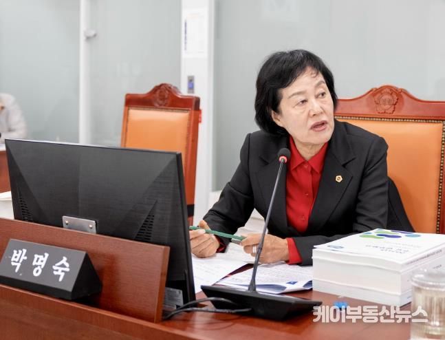 경기도의회 박명숙 의원, '화물차 주차 대란 방치할 것인가?' … 도민 안전 위한 강력 대책 촉구