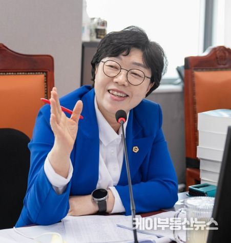 경기도의회 건설교통위원회 박옥분 의원(더불어민주당, 수원2)