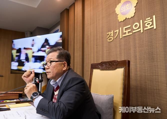 경기도의회 허원 위원장, 2024년도 종합행정사무감사 마무리...소통과 협력 강조