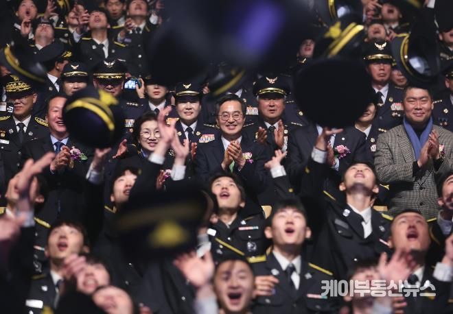 신규 경기도 소방공무원 386명 임용. 김동연