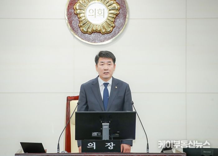 개회사 중인 배정수 의장