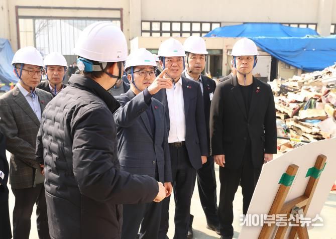 김동연, 소상공인·도매시장 등 이틀째 민생현장 찾아 애로사항 듣고 지원 약속
