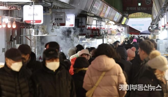 지난 설명절 광명시장이 손님들로 북적이고 있다