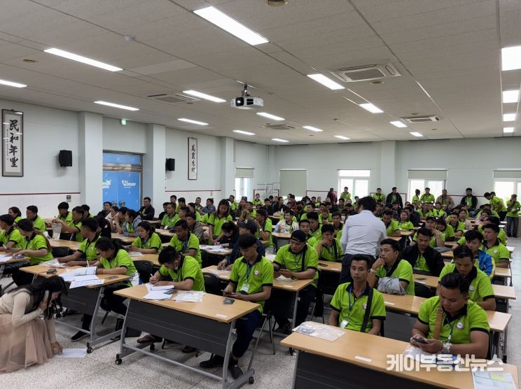 “64개 농가 웃었다”ⵈ 양주시, 외국인 계절근로자 138명 대규모 입국 지원