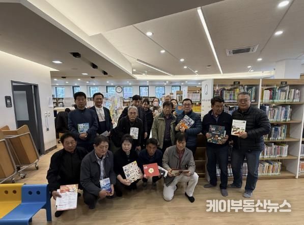 안성시 안성2동 문화탐험대, 아양도서관 견학 통해 지역 문화자원 체험